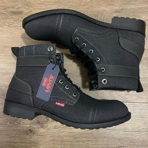 Men’s Dark Wash Levi’s Boots